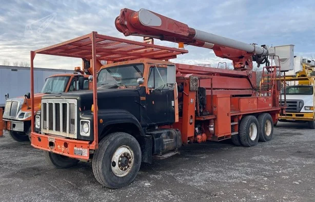 1993 ALTEC AM855-E88 MOUNTED ON 1994 INTERNATIONAL SF2574