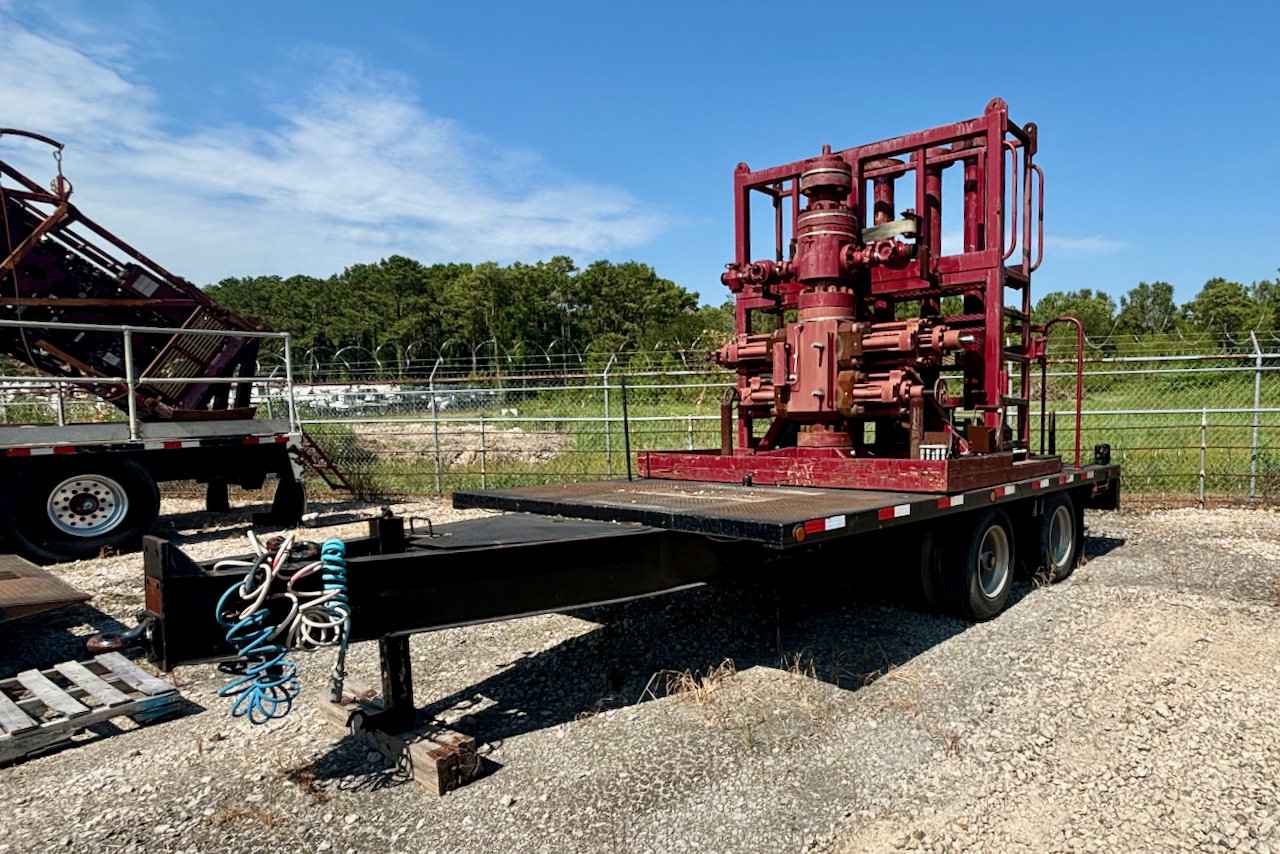 2013 CraneWorks Flat bed Trailer