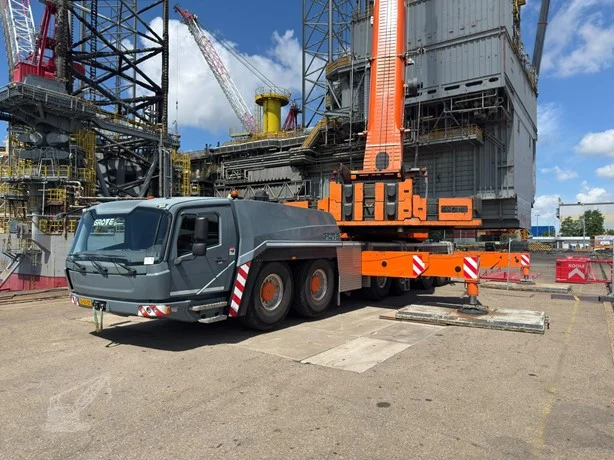 2017 GROVE GMK6400