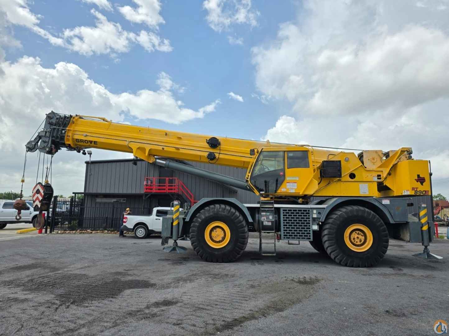 2011 Grove RT890E