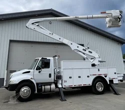 2016 Altec AA55E MH MOUNTED ON 2016 INTERNATIONAL DURASTAR 4300