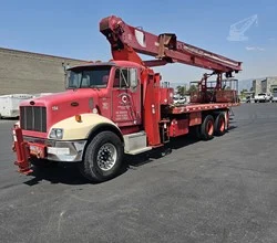 2005 NATIONAL 9103A MOUNTED ON 2005 PETERBILT 330