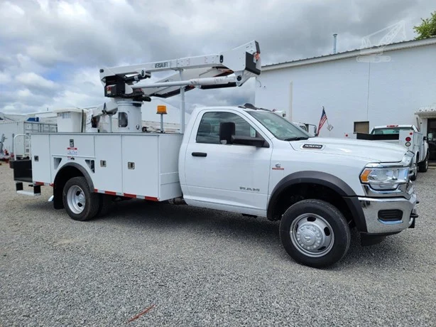 2021 Versalift SST40EIH MOUNTED ON 2021 RAM 5500 HD Bucket Trucks / Service Trucks for Rent