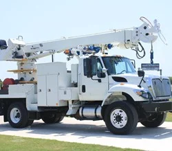 2015 TEREX COMMANDER 4047 MOUNTED ON 2015 INTERNATIONAL WORKSTAR 7400