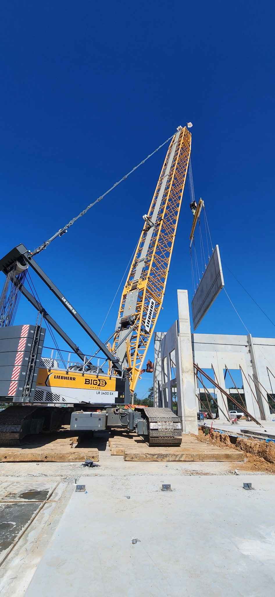 2022 Liebherr LR1400