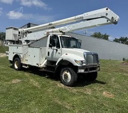 2007 Altec AA755L MOUNTED ON 2007 INTERNATIONAL WORKSTAR 7300