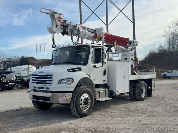 2024 Terex COMMANDER 4047 MOUNTED ON 2026 FREIGHTLINER BUSINESS CLASS M2 106
