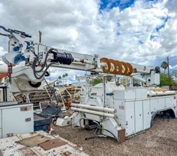 2010 ALTEC D3055ATR MOUNTED ON 2010 15 FT