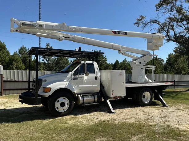 2014 TEREX HI RANGER XT60 MOUNTED ON 2015 FORD F750