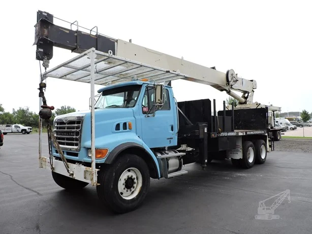 2007 NATIONAL 8100D MOUNTED ON 2007 STERLING LT7500