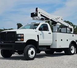 2019 VERSALIFT SST40EIH MOUNTED ON 2020 INTERNATIONAL CV
