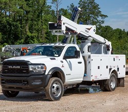 2022 VERSALIFT SST40EIH MOUNTED ON 2022 RAM 5500 TRADESMAN