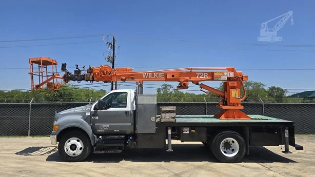 2013 WILKIE 72R MOUNTED ON 2013 FORD F750 SD