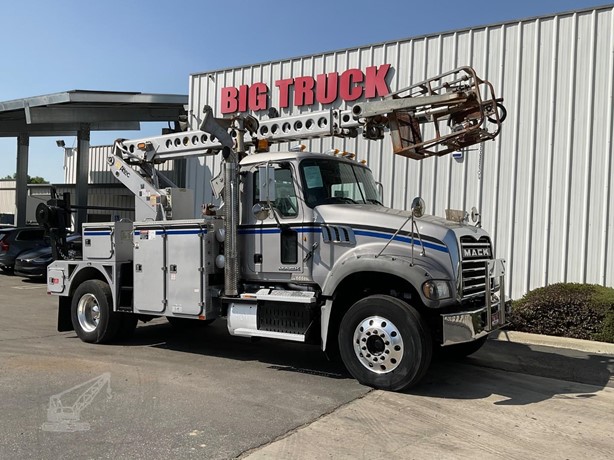 2012 ALTEC AT40C MOUNTED ON 2012 MACK GRANITE GU712