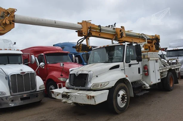 2009 ALTEC DM47TR MOUNTED ON 2009 INTERNATIONAL DURASTAR 4300