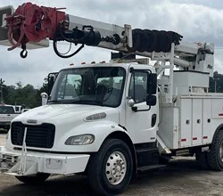 2010 Altec DM47TR MOUNTED ON 2010 FREIGHTLINER BUSINESS CLASS M2 106