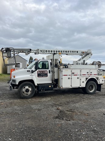 2004 ALTEC AT40C MOUNTED ON 2004 GMC TOPKICK C8500
