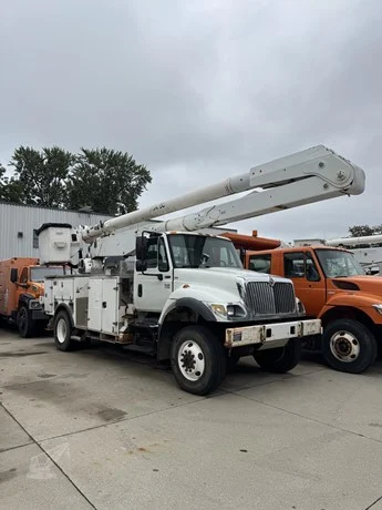 2005 Altec AA755L MOUNTED ON 2005 INTERNATIONAL WORKSTAR 7400