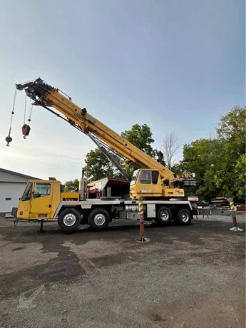 2004 GROVE TMS900E