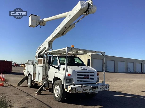 2005 ALTEC AM55E MOUNTED ON 2005 GMC TOPKICK C7500