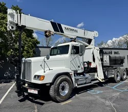 2002 NATIONAL 600D MOUNTED ON 2002 FREIGHTLINER FLD120