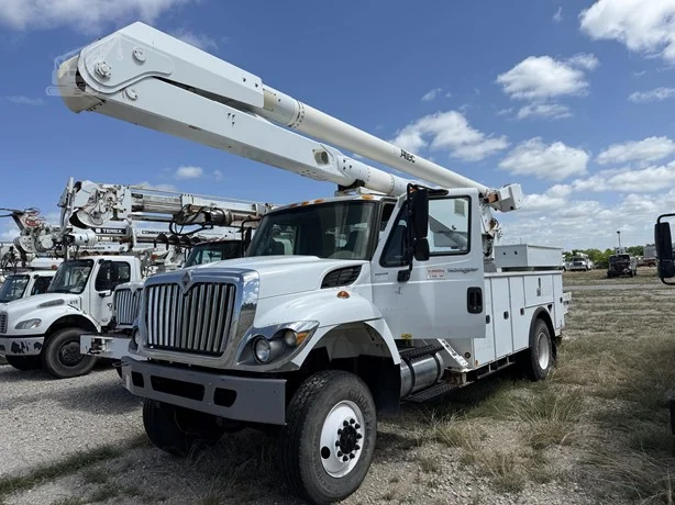 2014 ALTEC AA755MH MOUNTED ON 2014 INTERNATIONAL WORKSTAR 7300