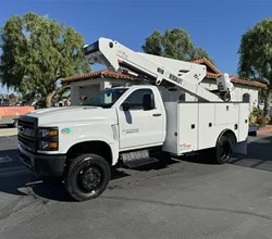 2023 VERSALIFT VST47MHI MOUNTED ON 2023 CHEVROLET KODIAK C5500