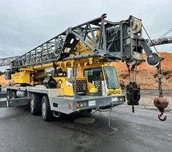 2004 GROVE TMS900E