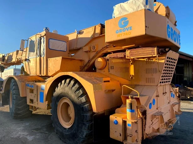 1980 GROVE RT740
