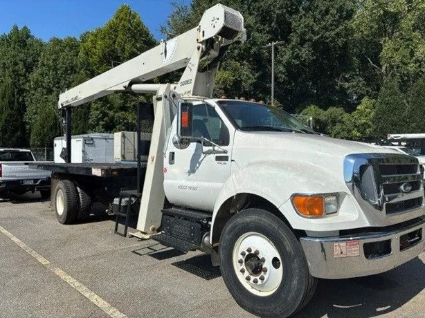 2015 National 571E2 MOUNTED ON 2015 FORD F750
