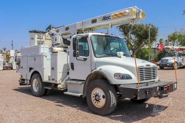 2019 ALTEC L42M MOUNTED ON 2019 FREIGHTLINER BUSINESS CLASS M2 106