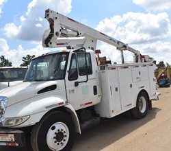 2005 Lift-All LTAF36 MOUNTED ON 2005 INTERNATIONAL DURASTAR 4200