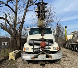 2005 National 1400A MOUNTED ON 2005 STERLING LT8501