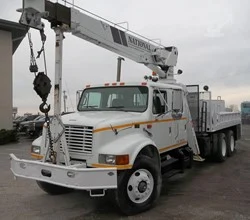2000 National 400A MOUNTED ON 2000 INTERNATIONAL 4900