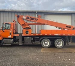 2005 Elliott H70FD MOUNTED ON 2006 INTERNATIONAL WORKSTAR 7400