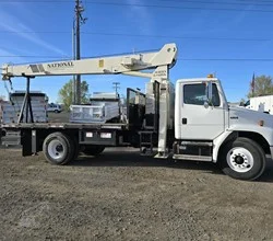 2000 NATIONAL 456A MOUNTED ON 2000 FREIGHTLINER FL70