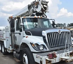 2008 Altec DM45 MOUNTED ON 2008 INTERNATIONAL WORKSTAR 7400