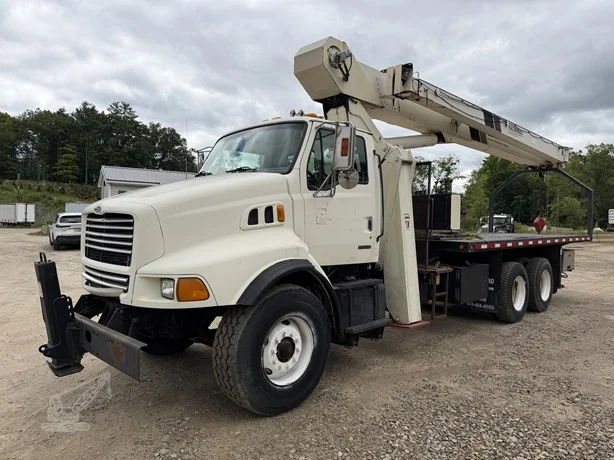 2003 National 900 MOUNTED ON 2003 STERLING L9500