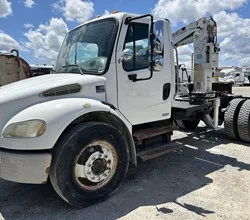2006 STELLAR 3200 MOUNTED ON 2006 FREIGHTLINER BUSINESS CLASS M2 106
