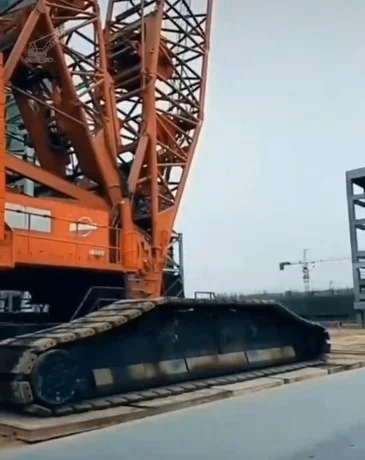 2005 MANITOWOC 18000