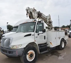 2002 SIMON-TELELECT 92-42 MOUNTED ON 2002 INTERNATIONAL DURASTAR 4300