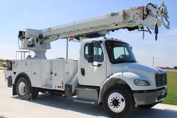 2018 ALTEC DM47BTR MOUNTED ON 2018 FREIGHTLINER BUSINESS CLASS M2 106