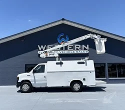 2017 DUR-A-LIFT DTA2-40 MOUNTED ON 2017 FORD E350 SD
