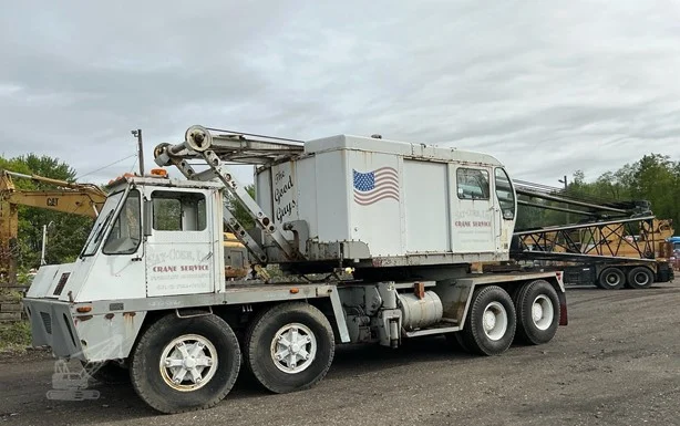1981 P & H 790
