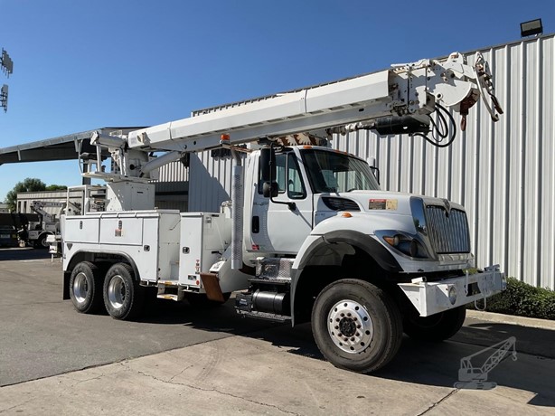 2013 ALTEC D3060BTR MOUNTED ON 2013 INTERNATIONAL WORKSTAR 7500