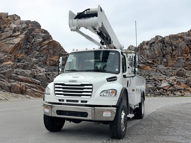 2027 VERSALIFT VST6000MHI MOUNTED ON FREIGHTLINER BUSINESS CLASS M2 106