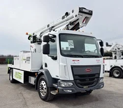 2022 VERSALIFT VST52MHI MOUNTED ON 2022 PETERBILT 220EV