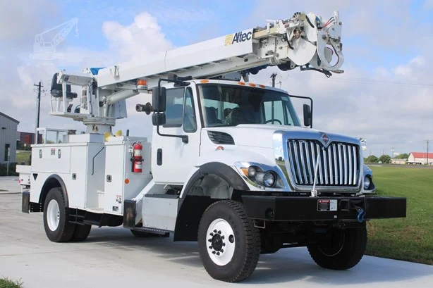2016 ALTEC DM47BTR MOUNTED ON 2017 INTERNATIONAL WORKSTAR 7300
