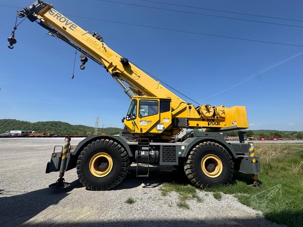 2004 GROVE RT700E