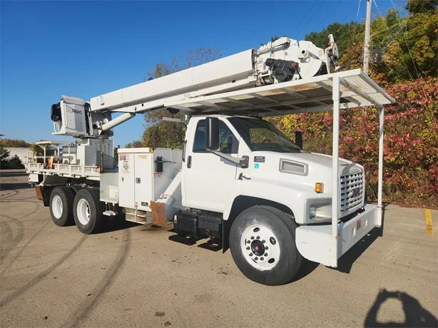 2006 ALTEC D3050BR MOUNTED ON 2006 GMC TOPKICK C8500